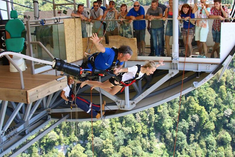 File:AJ&GirlJumperImageBySkyBridgeAJHackett.jpg