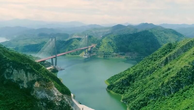 File:Hongshuihe&Cliffs.jpg