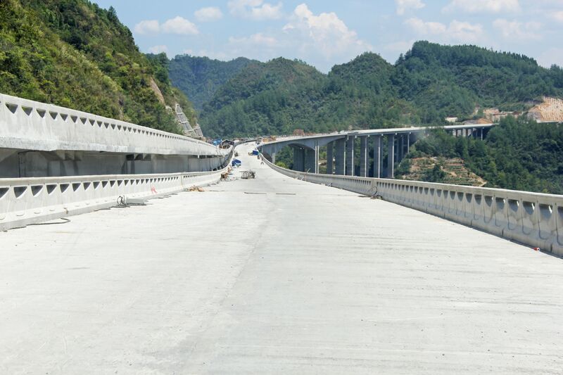 File:ShiheBridge1Twist.jpg