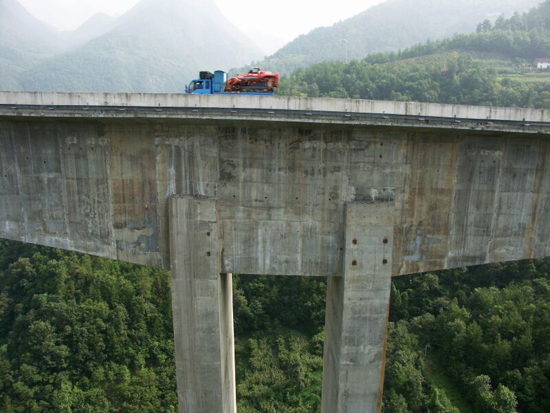 File:ShuanghekouPierCap.jpg