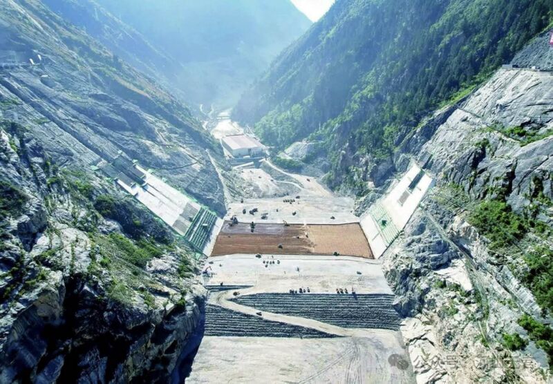 File:Shuangjiangkou HydropowerConst.jpg