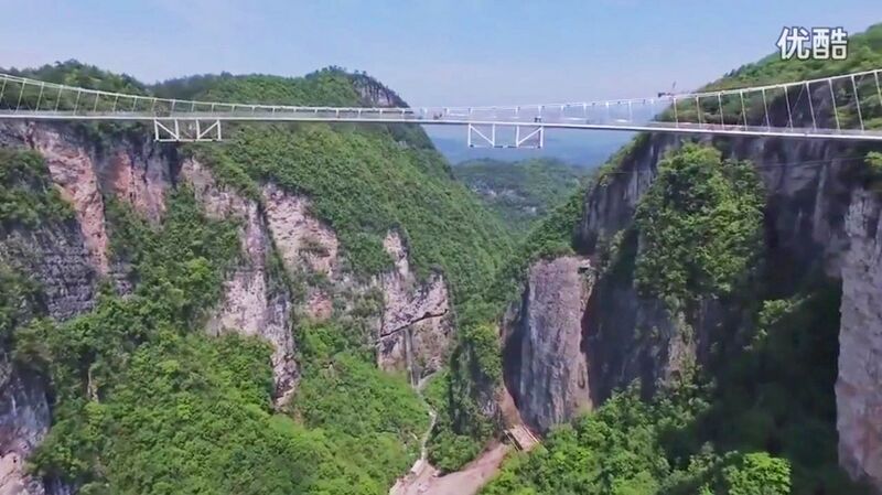 File:ZhangjiajieGlassPlatformsWide.jpg