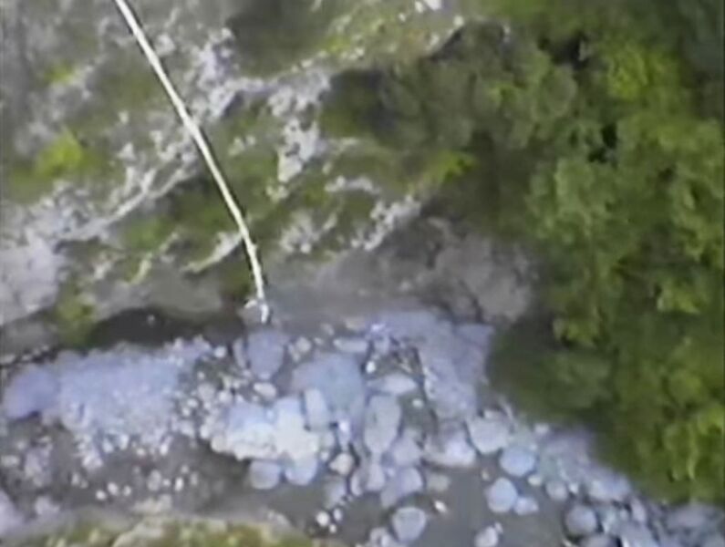 File:LoretoBungeeFall.jpg