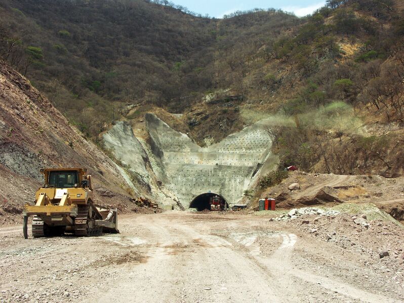 File:ElVaralTunnel copy.jpg