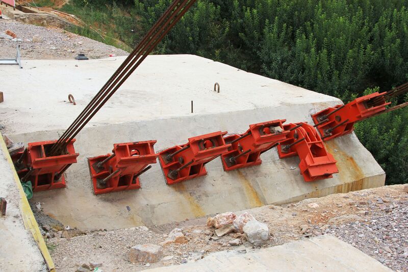 File:Jiangkaihe NewBackstayAnchors.JPG