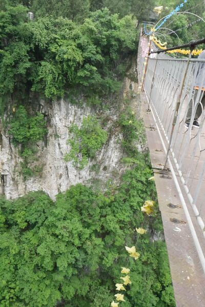 File:Tongzi FootbridgeCliff.JPG