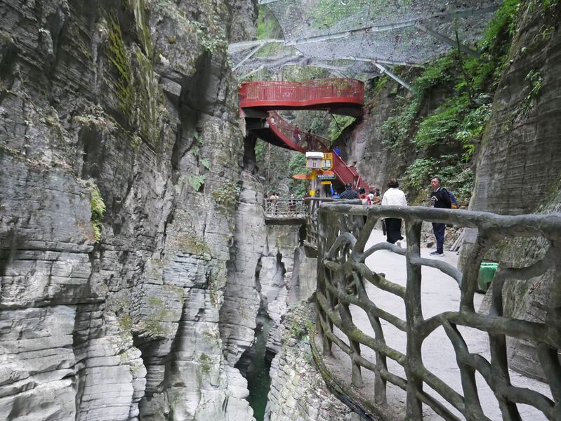 File:YunzhiduanHeartFootbridge.JPG