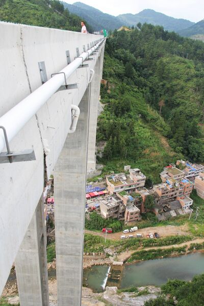 File:ZhongpingSide.JPG