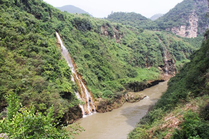 File:MalingheOneUpstreamWaterfall.jpg