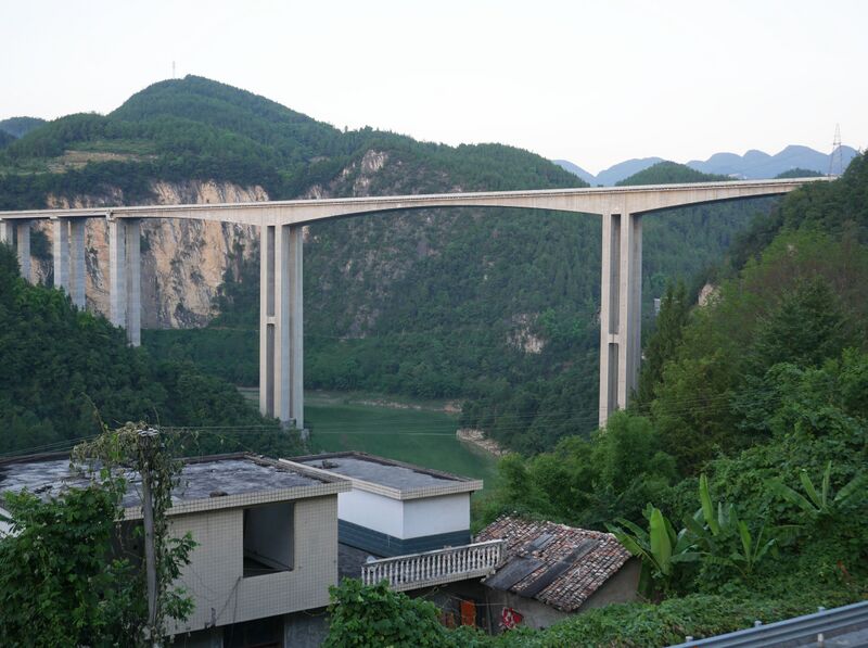 File:GuangrunheFromRoad.JPG