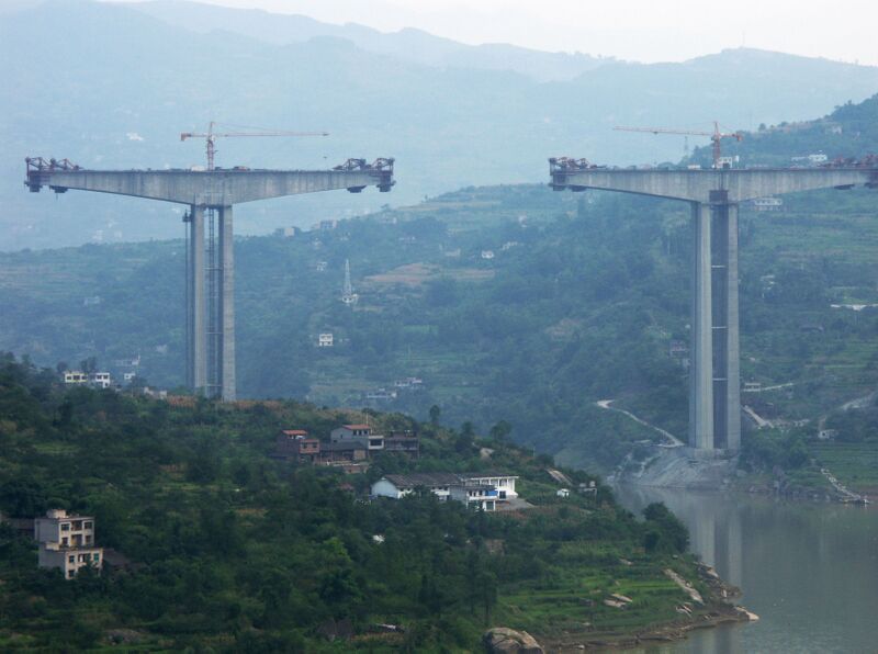 File:LongheLonglens.jpg