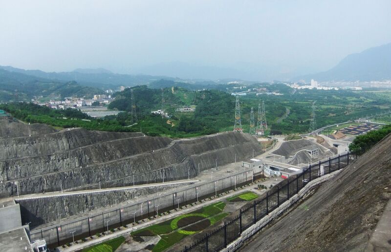 File:266ThreeGorgesLockByJiang copy.jpg