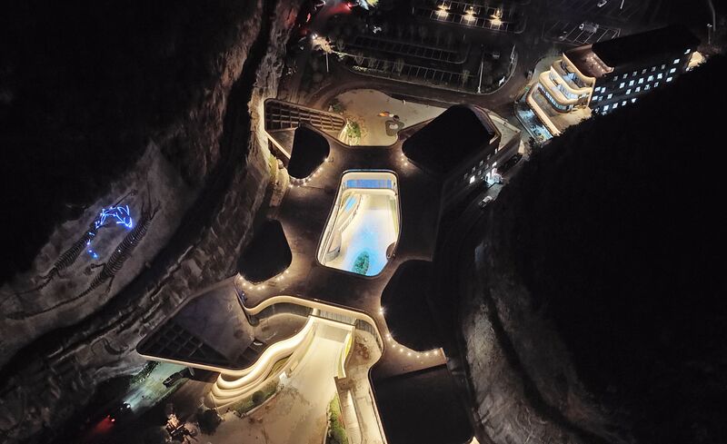 File:HuajiangNightVisitorsCenter.jpg