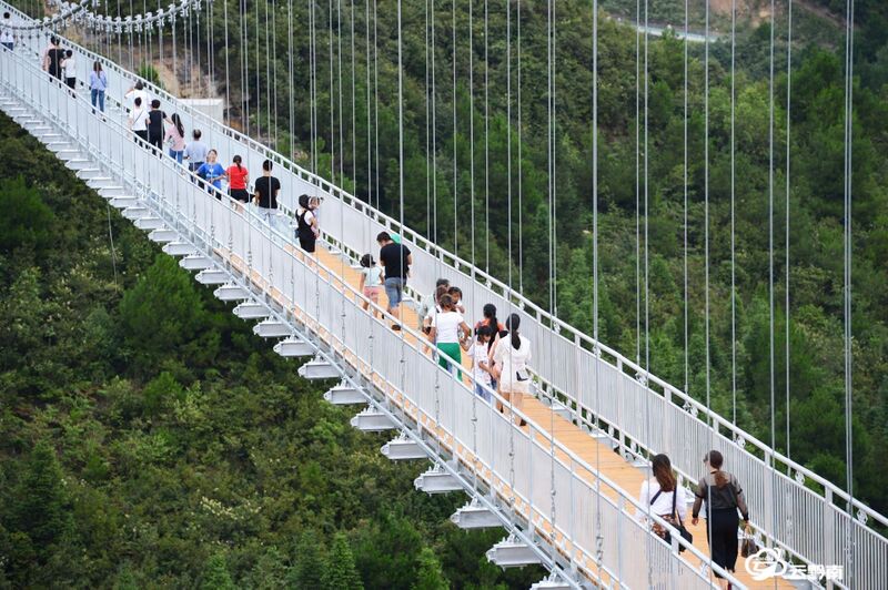 File:LongliDeck.jpeg