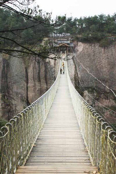 File:ShenxianjuFootbridgeDeck.jpg