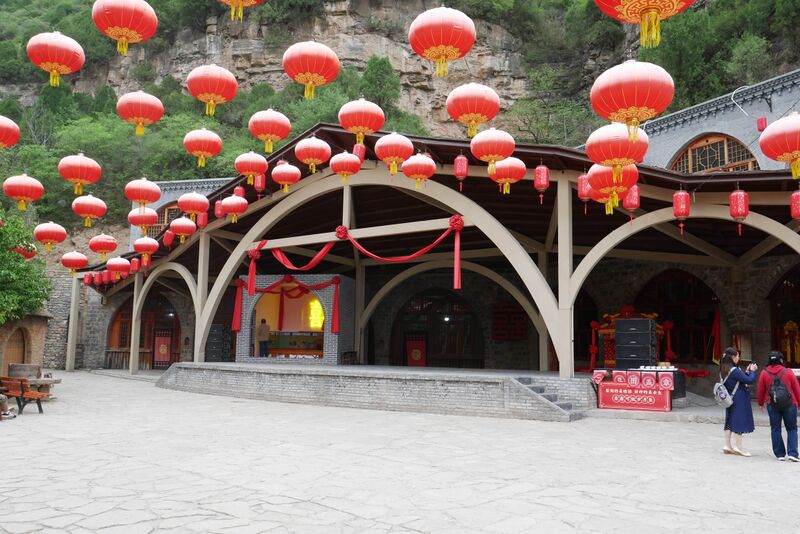 File:Yunqiushan GlassStore.JPG