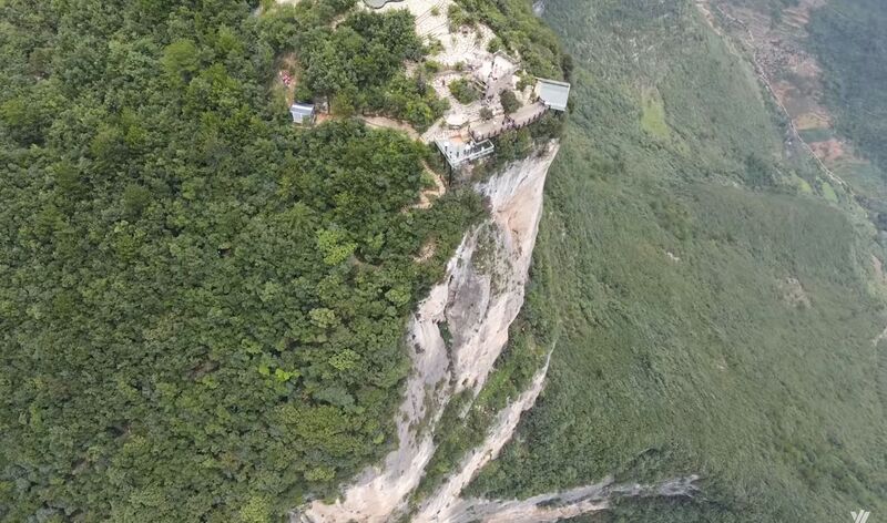 File:ChongqingGlass3Gorges.jpg