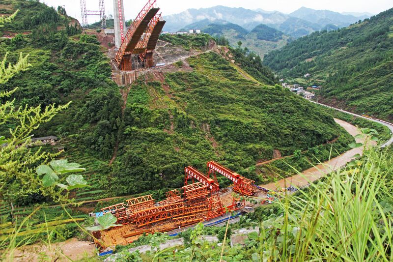File:YelangheRailwayGreenValley.jpg