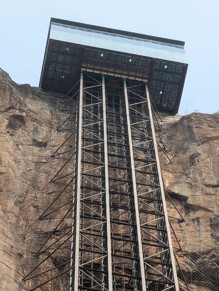 File:BaizhangElevatorBauanxia74.jpg