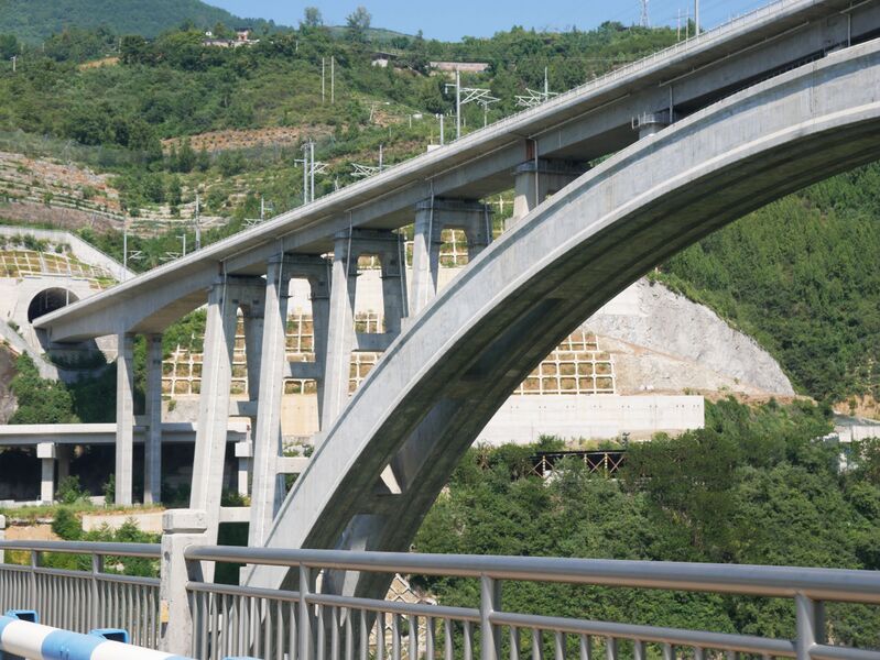 File:MeixiheRailwayLonglensrib.JPG