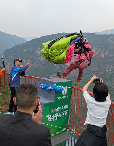 File:NizhuheBASE2025 Chutes.jpg