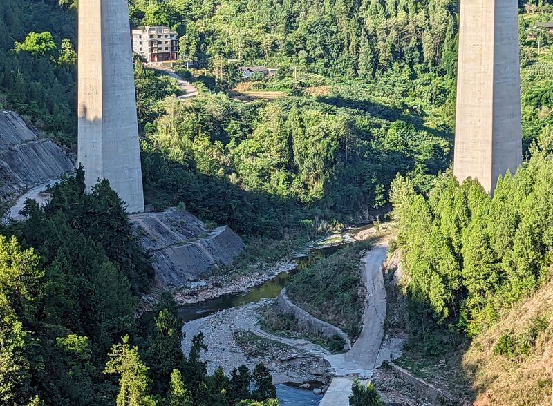 File:QianjiangRailwayPierBottom.jpg