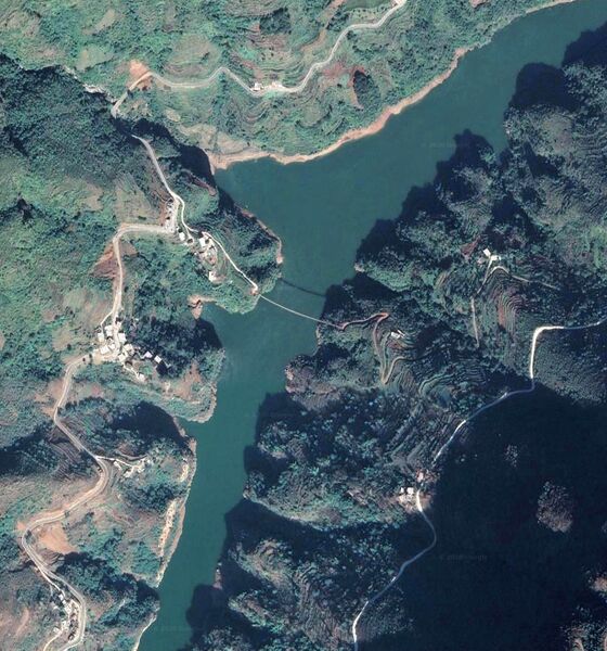 File:ShannipoBeipanjiang205mtrFootbridge.jpg