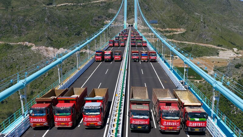 File:HuajiangTrucksClose2.jpg