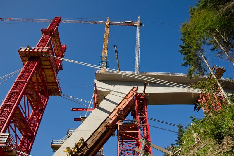File:140923-Pfafers-Lehrgerustabbau-Kampferstutze-Vorlanduberbau.jpg