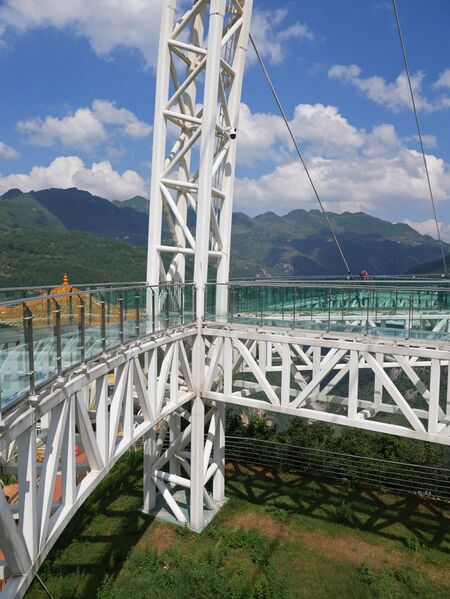 File:NizhuheMorningTrussSupport.JPG