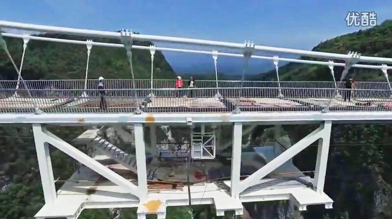 File:ZhangjiajieGlassBungyPlatformDrone.jpg