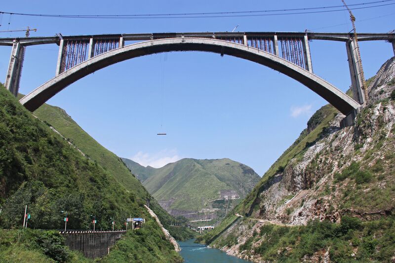 File:BeipanjiangQinglongWideSkyBlue.jpg
