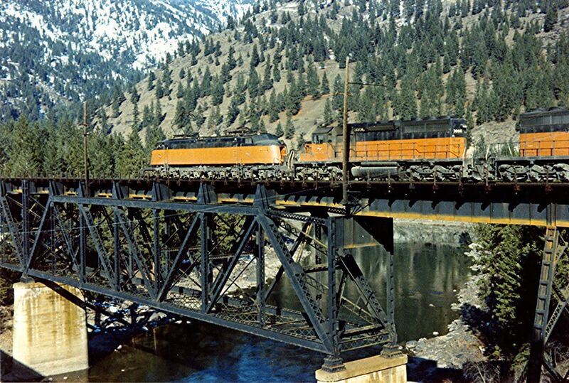 File:Cyr bridge.jpg