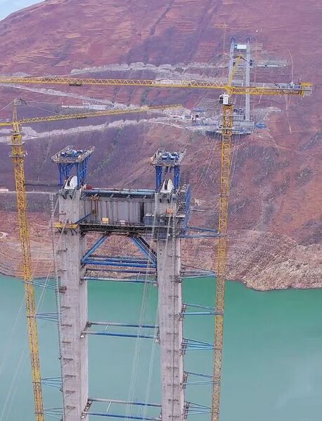 File:Jinshajiang Bridge ChuandianTowersCatwalk.jpg