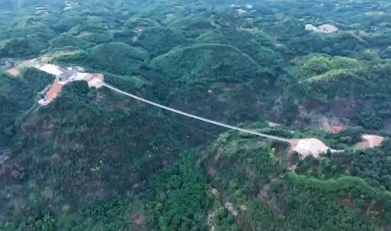 File:LongguashanFootbridgeDownSpan.jpg