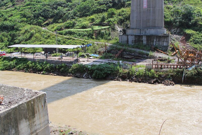 File:SancaowanRailway&RiverWater.jpg