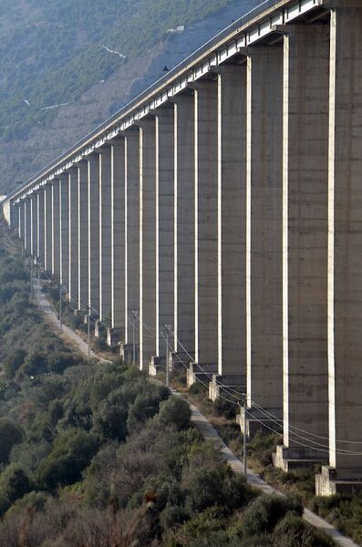File:Viadotto ChialandreiaPiers.jpg
