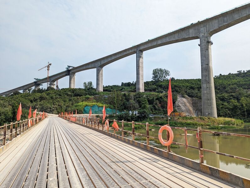 File:Huangbaihe RailwayMiddleRoad.jpg