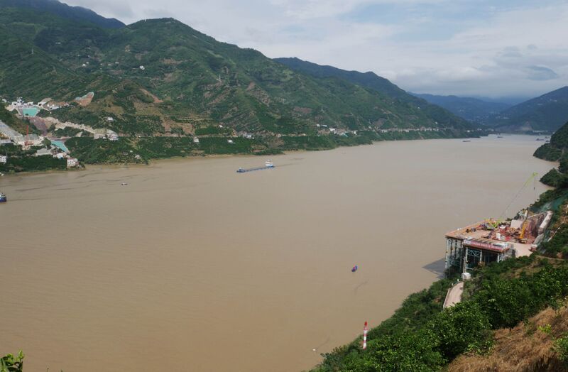 File:Jiuge Yangtze River3.JPG