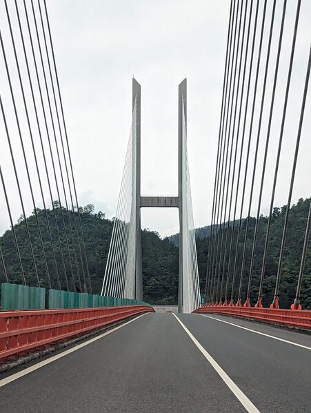 File:Hongshuihe Bridge HuiluoView5.jpg