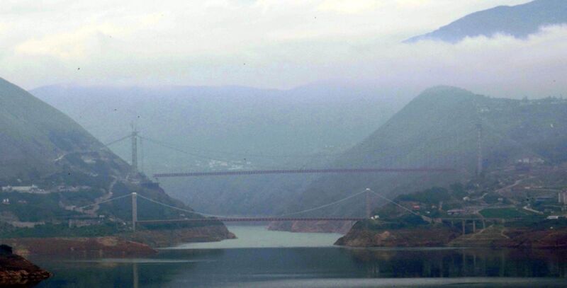File:Jinshajiang Bridge ChuandianCloudsFar.JPG