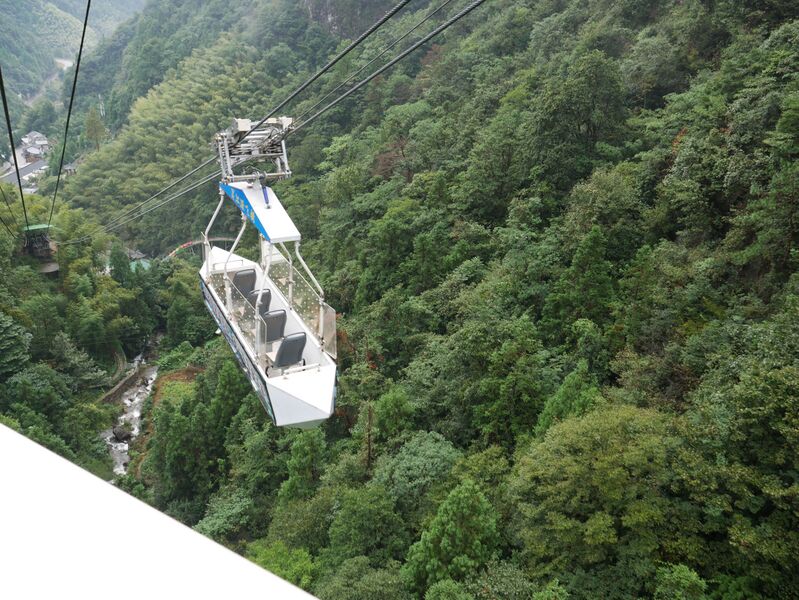 File:LingjiangyuanRopewayCar2.JPG