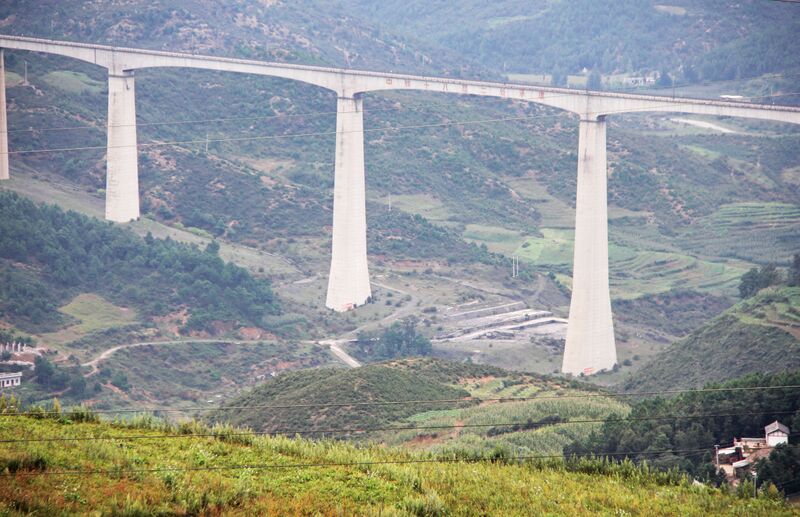 File:LizigouRailwayTallestPiers.jpg