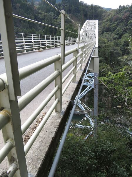 File:NaidaijinBridgeEdge.jpg