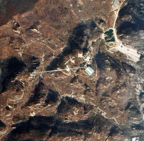File:Tianyunshan Glass FootbridgeSatellite.jpg