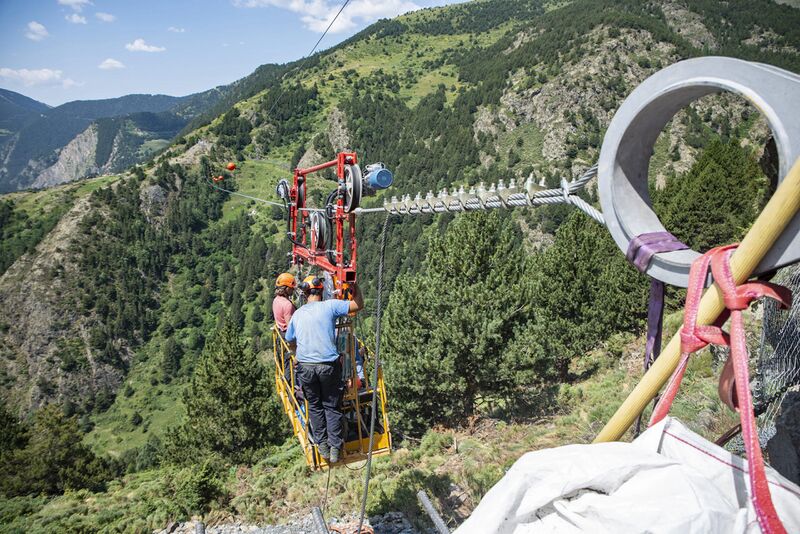 File:Tibetan Footbridge of CanilloConstruction8.jpg