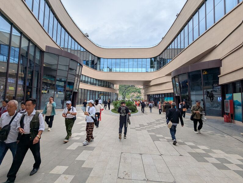 File:HuajiangBuildingsPlaza.jpg