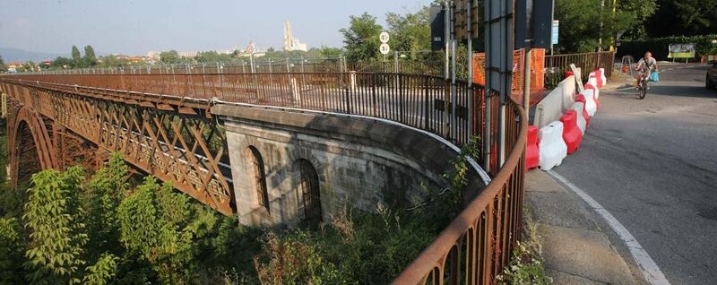File:Ponte-san-michele-RoadClose.jpg