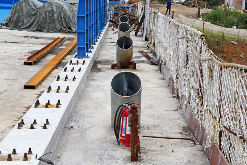 File:WujiangYuqingCableStaysDeck.jpg