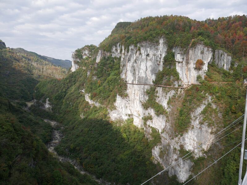 File:YangshanheCliffwalks 80m High.JPG